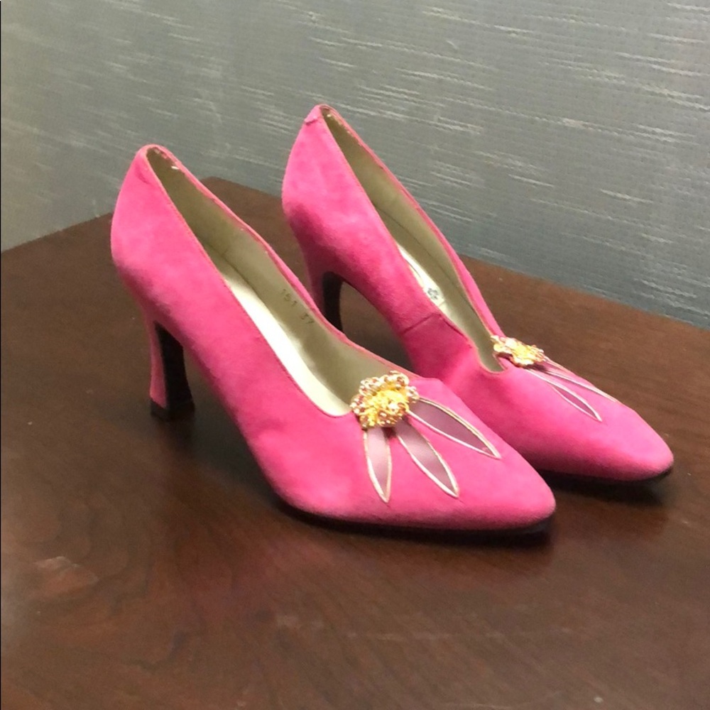 Hot Pink Suede like pumps